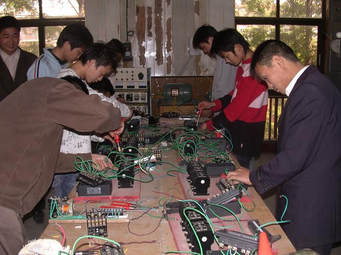 “电工技能培训”了解游戏快人一步